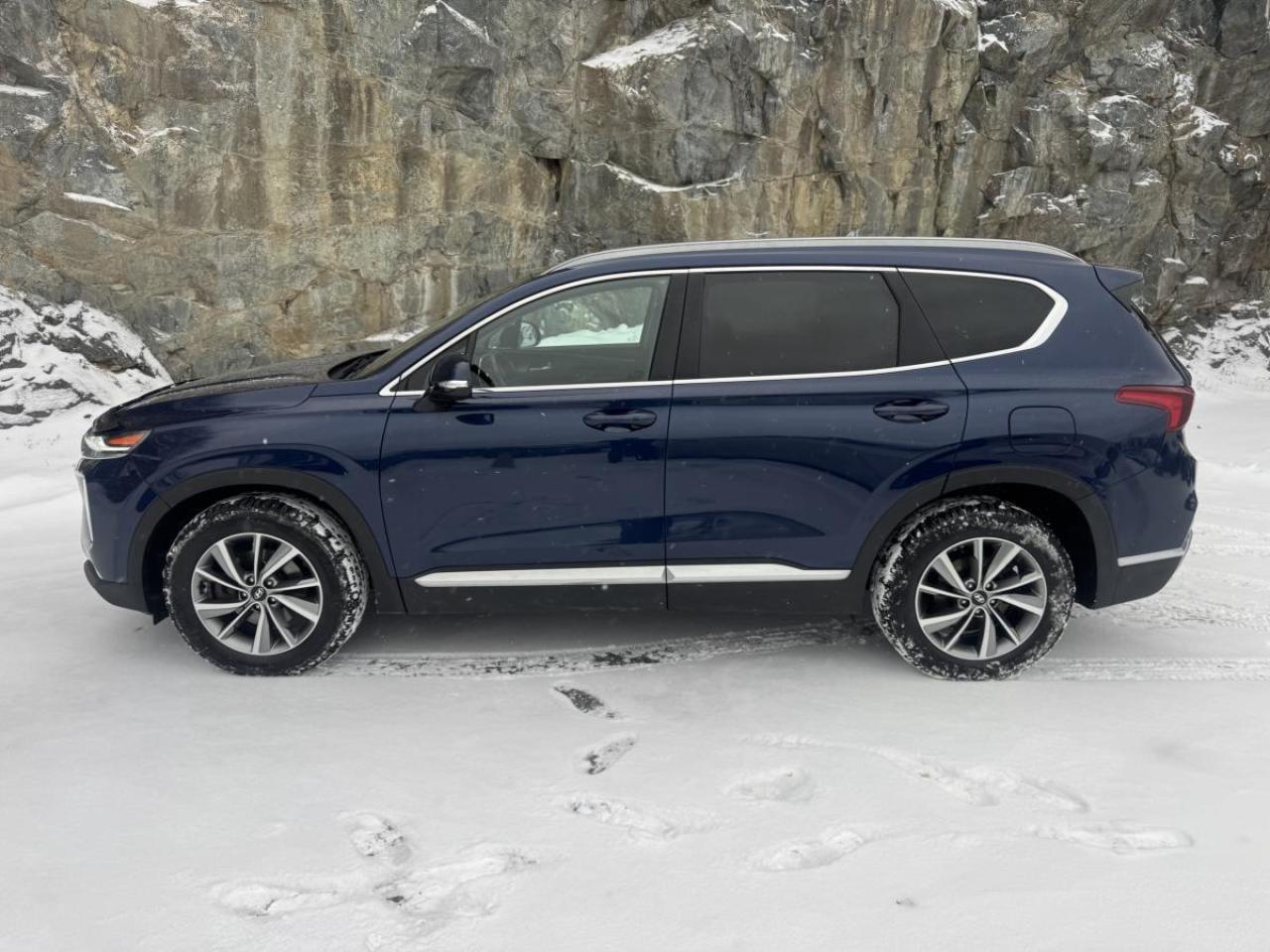 2020 Hyundai Santa Fe 2.4L Preferred AWD Photo3