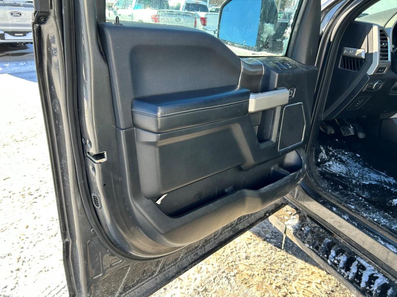 2016 Ford F-150 Lariat Photo