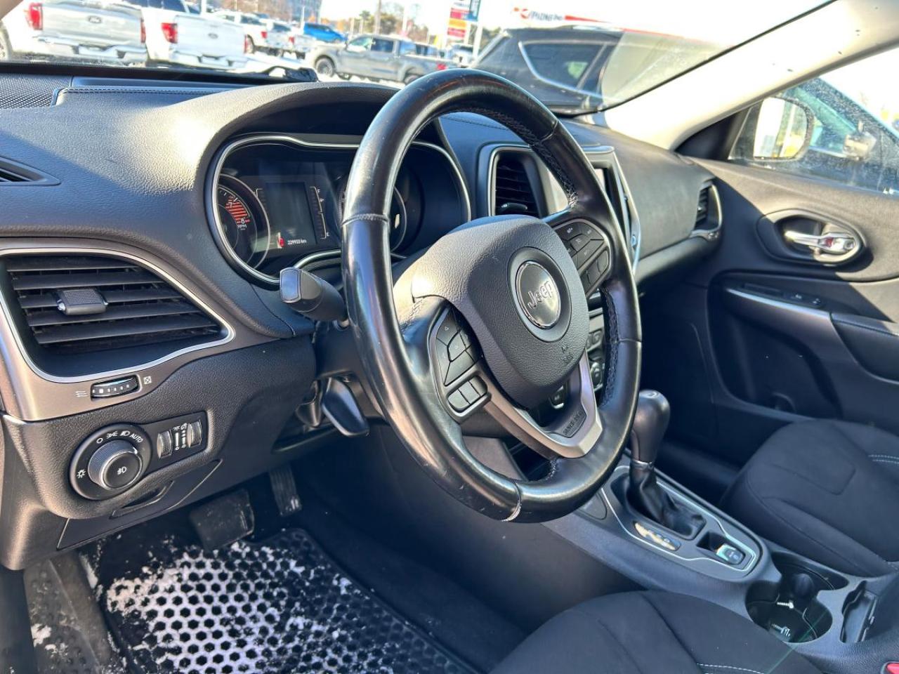 2019 Jeep Cherokee Latitude Photo