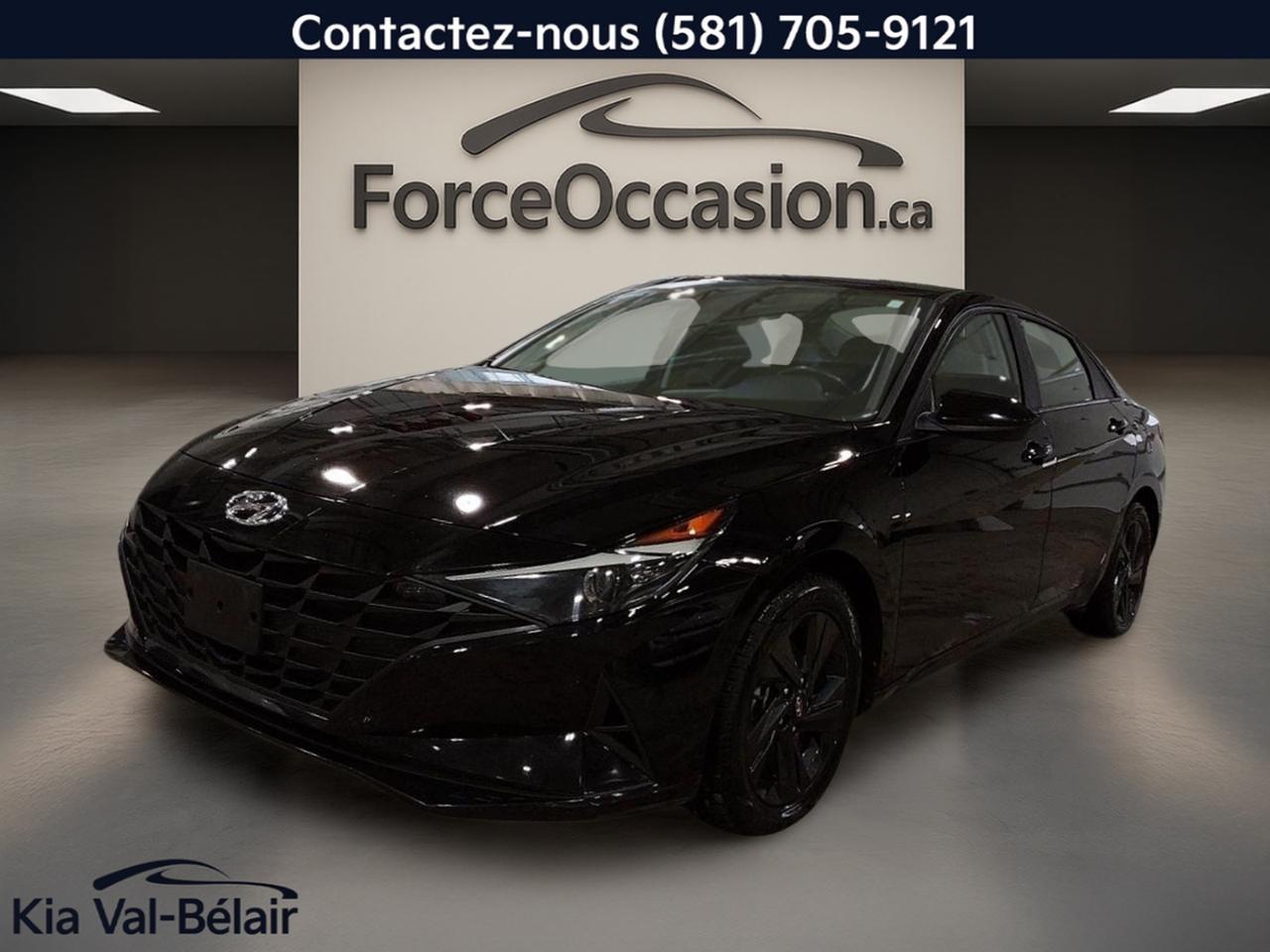 Jamais accidenté // Inspecté en 135 points 

La Hyundai Elantra 2023 Preferred offerte chez Kia Val-Bélair à Québec est une berline 4 portes noire, avec habitacle noir, pensée pour simplifier vos déplacements au quotidien. Ce véhicule usagé affiche 98 029 km, propose un moteur 2,0 L à essence et une transmission automatique à variation continue (TVC), avec des équipements pratiques comme CarPlay, démarrage à bouton-poussoir et volant chauffant.

CARACTÉRISTIQUES DU Elantra PREFERRED * CARPLAY * BOUTON-POUSSOIR * VOLANT CHAUFF *
»» Apple CarPlay pour apps et appels compatibles  
»» Démarrage par bouton-poussoir, accès rapide  
»» Volant chauffant, confort par temps froid  
»» Sièges avant chauffants, chaleur rapide  

CARACTÉRISTIQUES DE SÉCURITÉ AVANCÉES
»» Surveillance des angles morts intégrée  
»» Avertissement de sortie de voie  
»» Caméra de recul pour manoeuvres précises  
»» Coussins gonflables latéraux et rideaux  

PERFORMANCE ET EFFICACITÉ
»» Moteur 2,0 L à essence  
»» Transmission automatique à variation continue (TVC)  
»» Traction avant pour conduite stable  
»» Contrôle de stabilité pour meilleure tenue  

CONFORT
»» Climatisation avant pour température constante  
»» Volant en cuir, prise en main agréable  
»» Direction assistée, manoeuvres plus faciles  
»» Vitres électriques, usage simple au quotidien  

TECHNOLOGIE ET CONNECTIVITÉ
»» Intégration Bluetooth pour appels mains libres  
»» Commandes audio au volant, accès rapide  
»» Radio HD pour réception plus claire  
»» Phares automatiques selon la luminosité  

ESPACE DE CHARGEMENT
»» Coffre avec ouverture à distance  
»» Banquette arrière accessible via 4 portes  
»» Dégivreur de vitre arrière, visibilité accrue  
»» Pneu de secours pour imprévus  

APPRÉCIÉ DES AUTRES PROPRIÉTAIRES
»» Conduite facile en ville et stationnement  
»» Équipements chauffants utiles lhiver  
»» Connectivité Bluetooth et CarPlay pratique  
»» Aides de sécurité au quotidien rassurantes  

GARANTIE
Garantie originale du manufacturier: 27 Février 2028 ou  100000 Km

Avec sa couleur noire, sa traction avant et sa TVC, cette Hyundai Elantra 2023 Preferred vise une conduite douce et simple, autant pour les trajets quotidiens que pour les sorties sur lautoroute. On retrouve aussi des détails appréciés au Québec, comme les rétroviseurs chauffants, les sièges avant chauffants et le volant chauffant, pour partir confortablement même quand il fait froid.

Le NIV de ce Hyundai Elantra PREFERRED * CARPLAY * BOUTON-POUSSOIR * VOLANT CHAUFF * 2023 est le KMHLM4AG2PU507212.

Garantie prolongée disponible