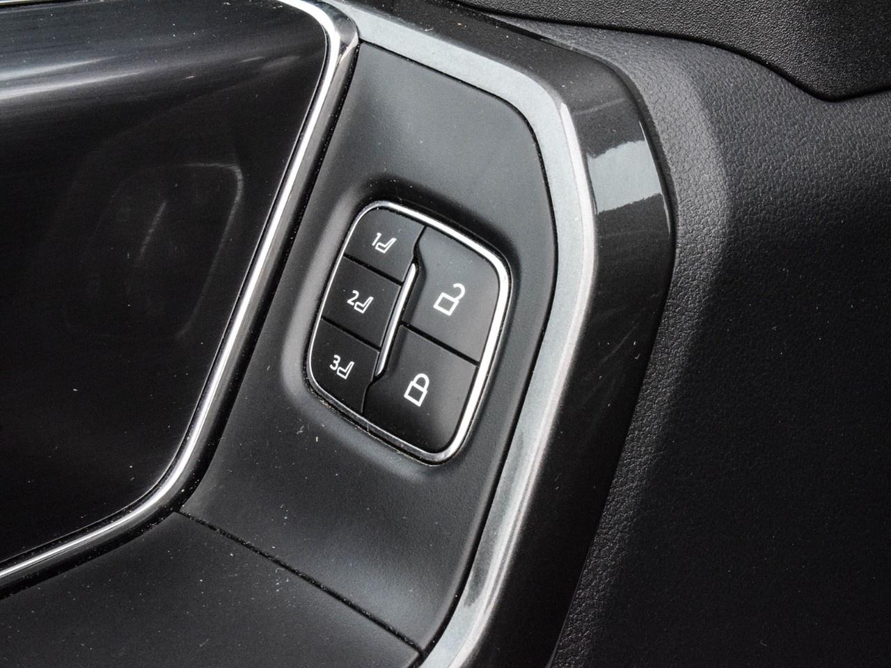 2023 Ford F-150 Lariat 4WD SuperCrew 5.5' Box Photo