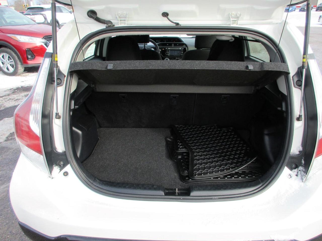 2017 Toyota Prius c Technology Photo