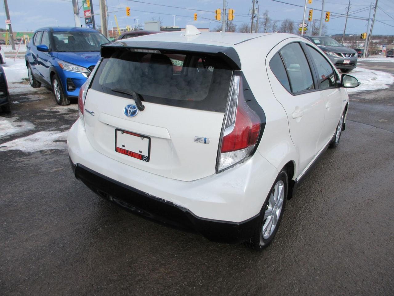 2017 Toyota Prius c Technology Photo