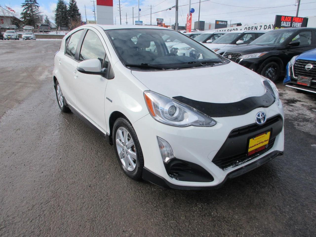 2017 Toyota Prius c Technology Photo