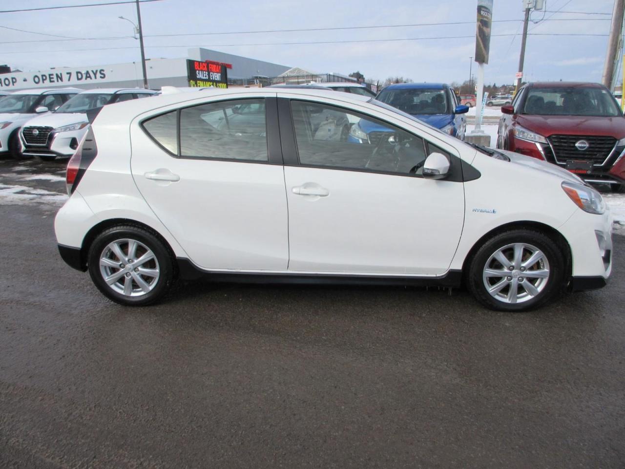 2017 Toyota Prius c Technology Photo