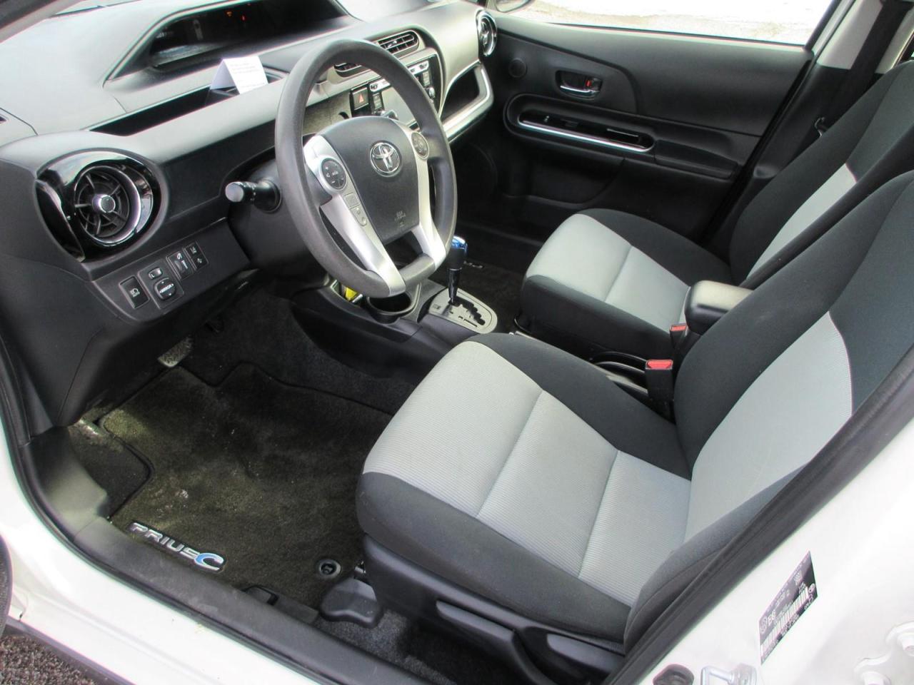 2017 Toyota Prius c Technology Photo