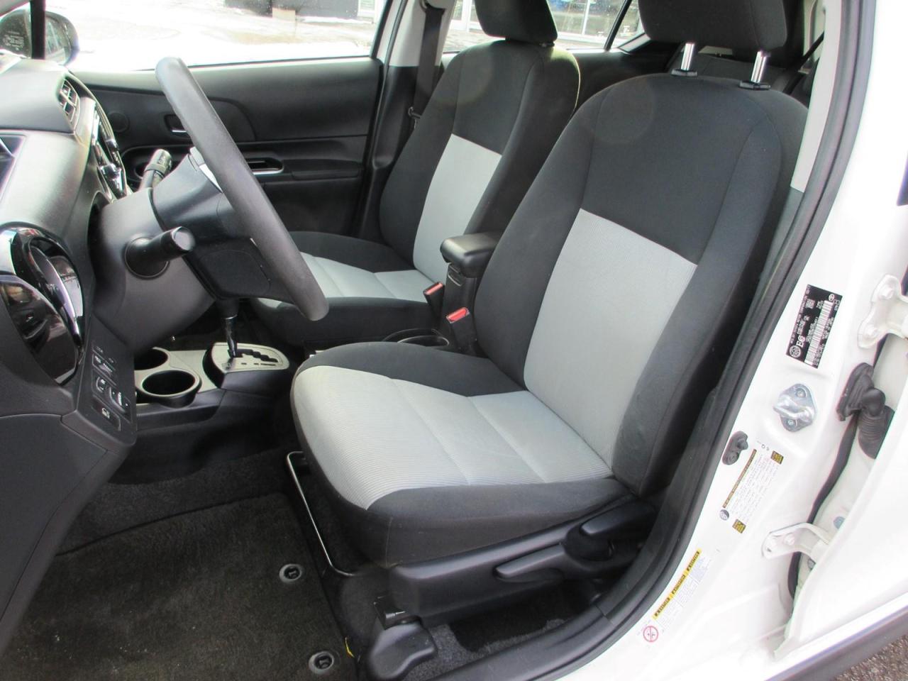 2017 Toyota Prius c Technology Photo