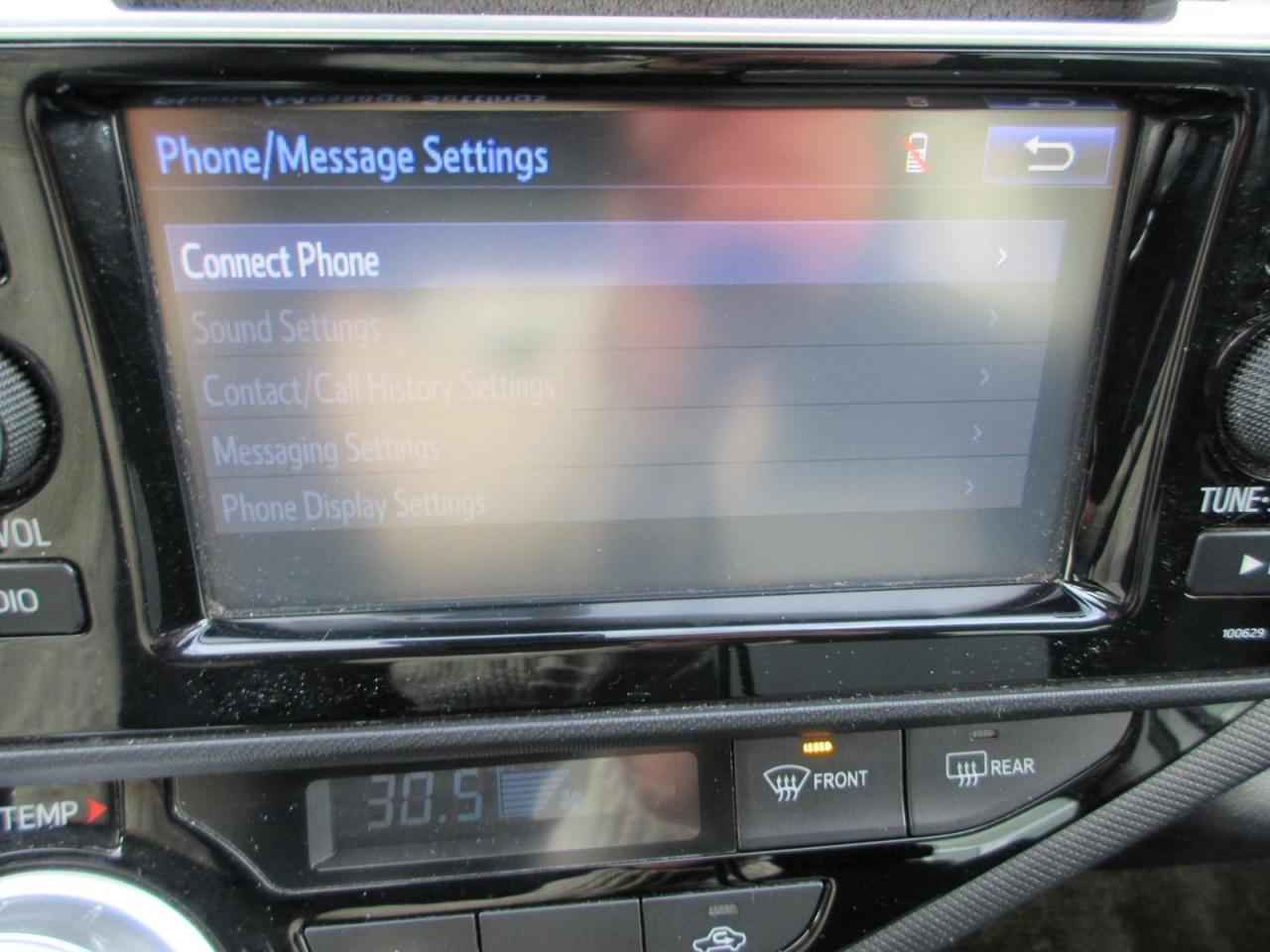 2017 Toyota Prius c Technology Photo