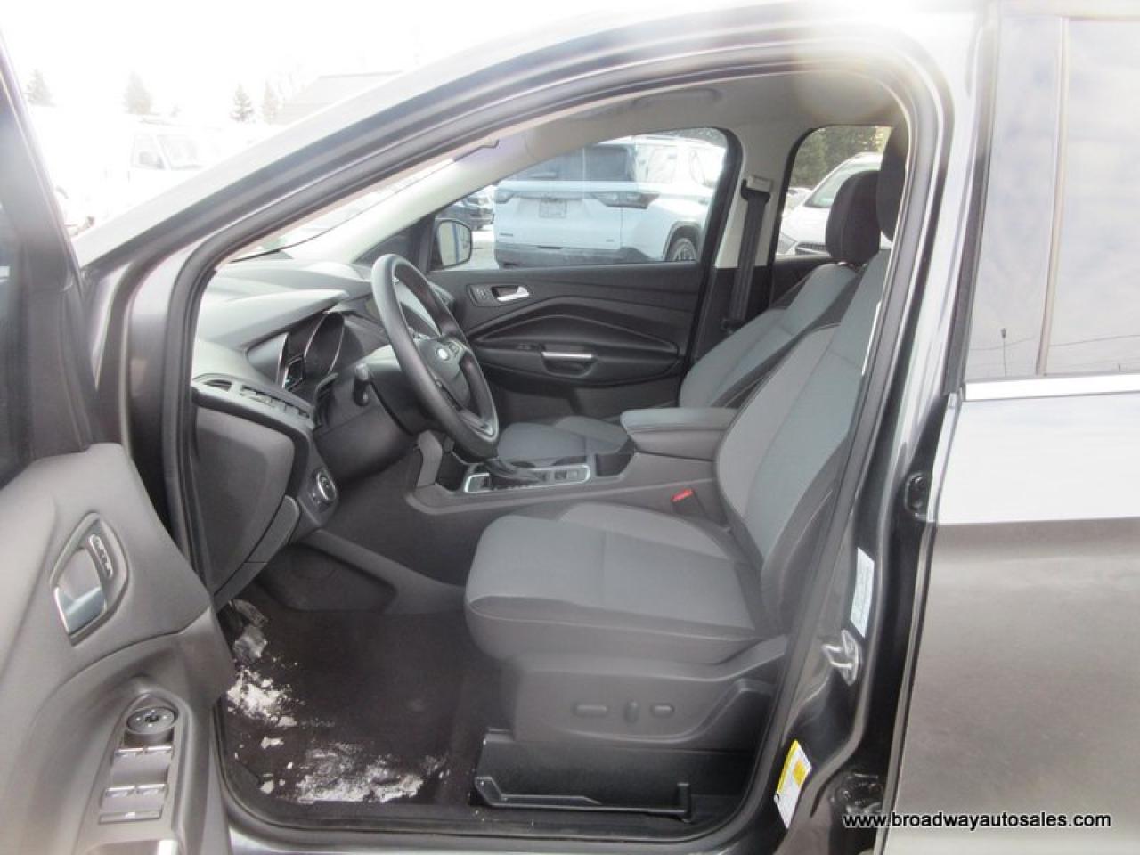 2019 Ford Escape FOUR-WHEEL DRIVE SE-PACKAGE 5 PASSENGER 1.5L - ECO-BOOST.. HEATED SEATS.. BACK-UP CAMERA.. BLUETOOTH SYSTEM.. KEYLESS ENTRY.. Photo