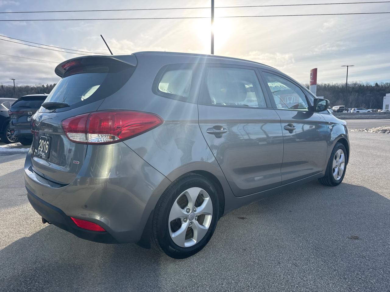 2016 Kia Rondo LX Photo