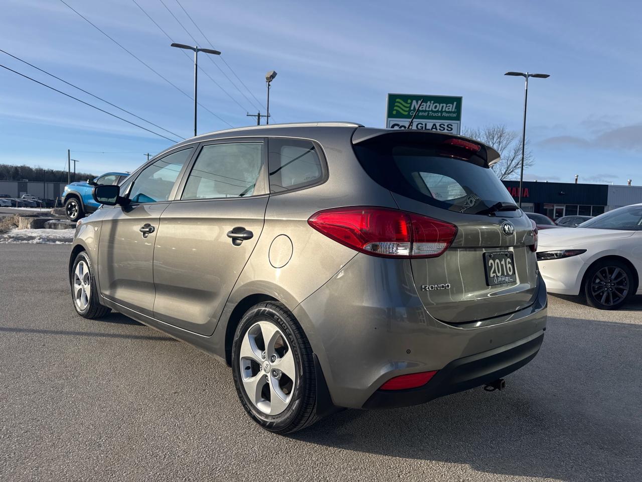 2016 Kia Rondo LX Photo