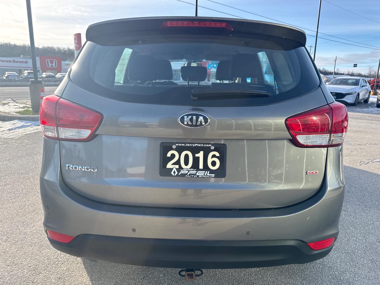 2016 Kia Rondo LX Photo