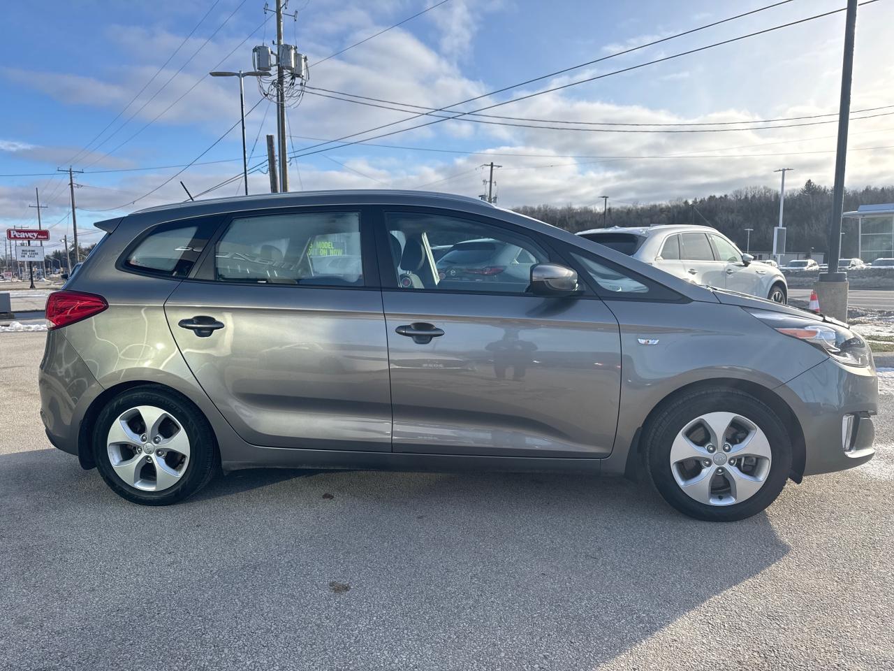 2016 Kia Rondo LX Photo