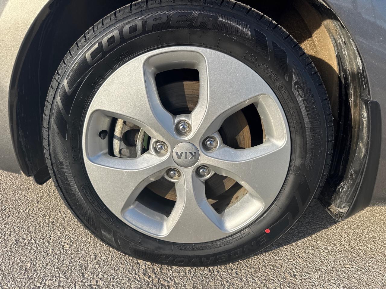 2016 Kia Rondo LX Photo