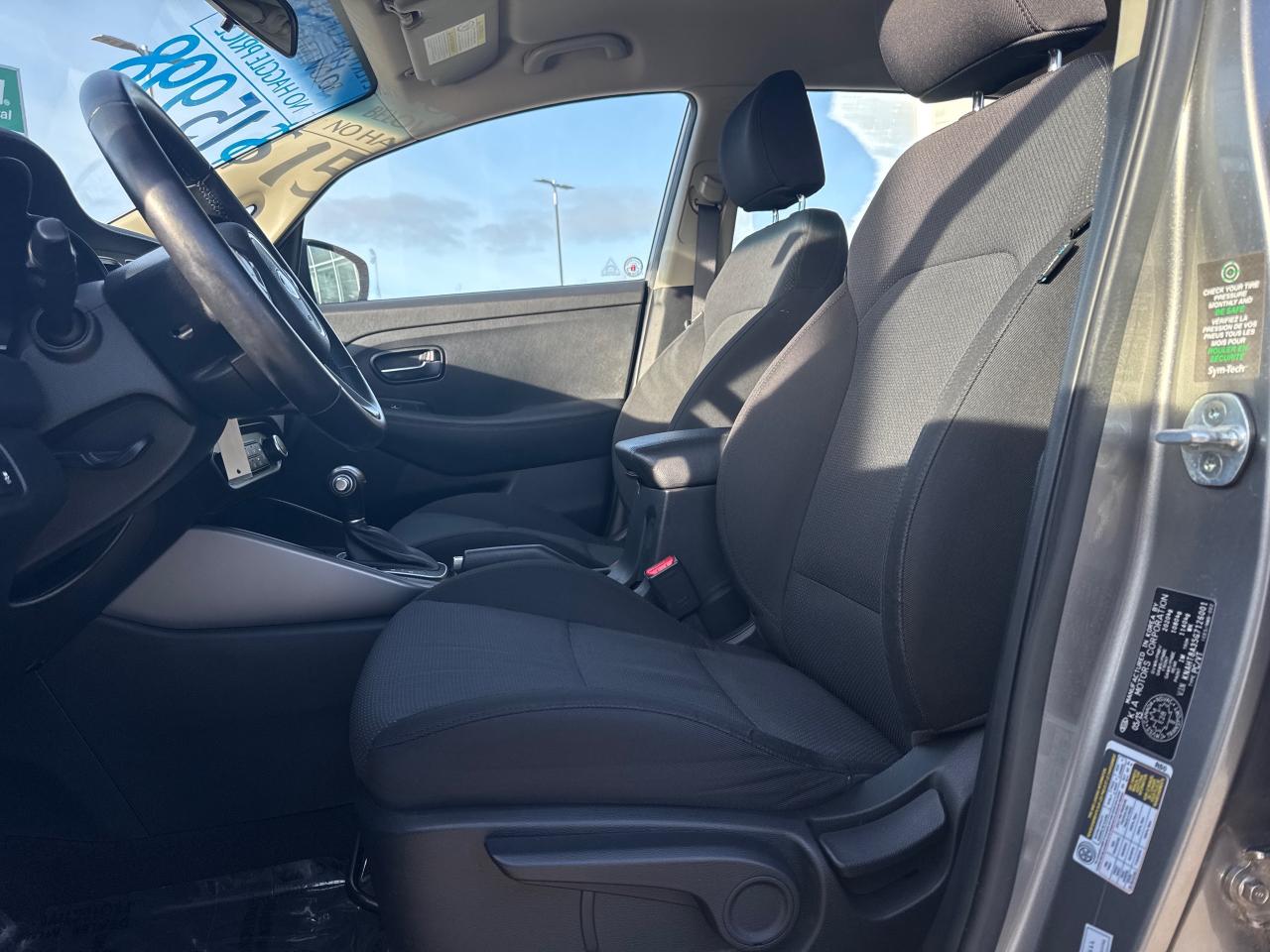 2016 Kia Rondo LX Photo