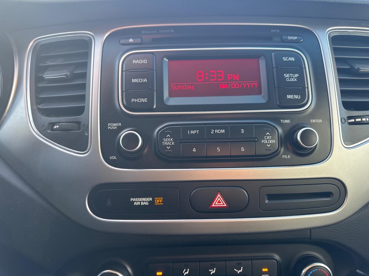 2016 Kia Rondo LX Photo