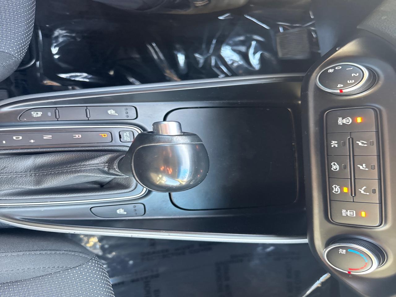 2016 Kia Rondo LX Photo