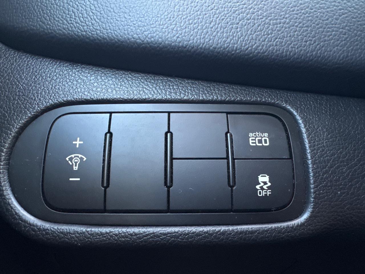 2016 Kia Rondo LX Photo