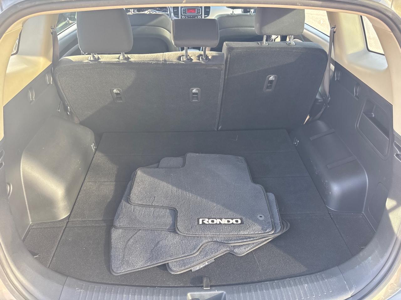 2016 Kia Rondo LX Photo