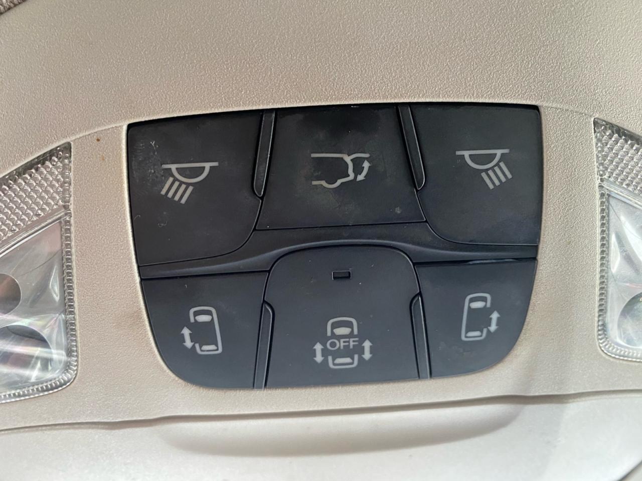 2018 Chrysler Pacifica Touring | Rear Seat Entertainment Center | Apple CarPlay | 8 Passenger Photo