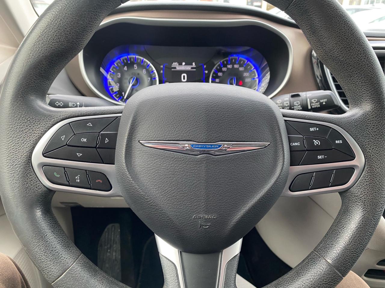 2018 Chrysler Pacifica Touring | Rear Seat Entertainment Center | Apple CarPlay | 8 Passenger Photo