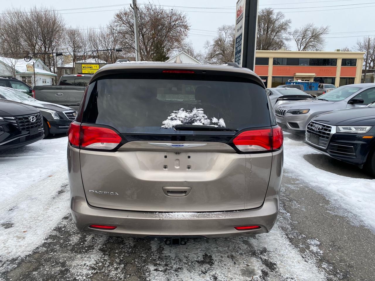 2018 Chrysler Pacifica Touring | Rear Seat Entertainment Center | Apple CarPlay | 8 Passenger Photo