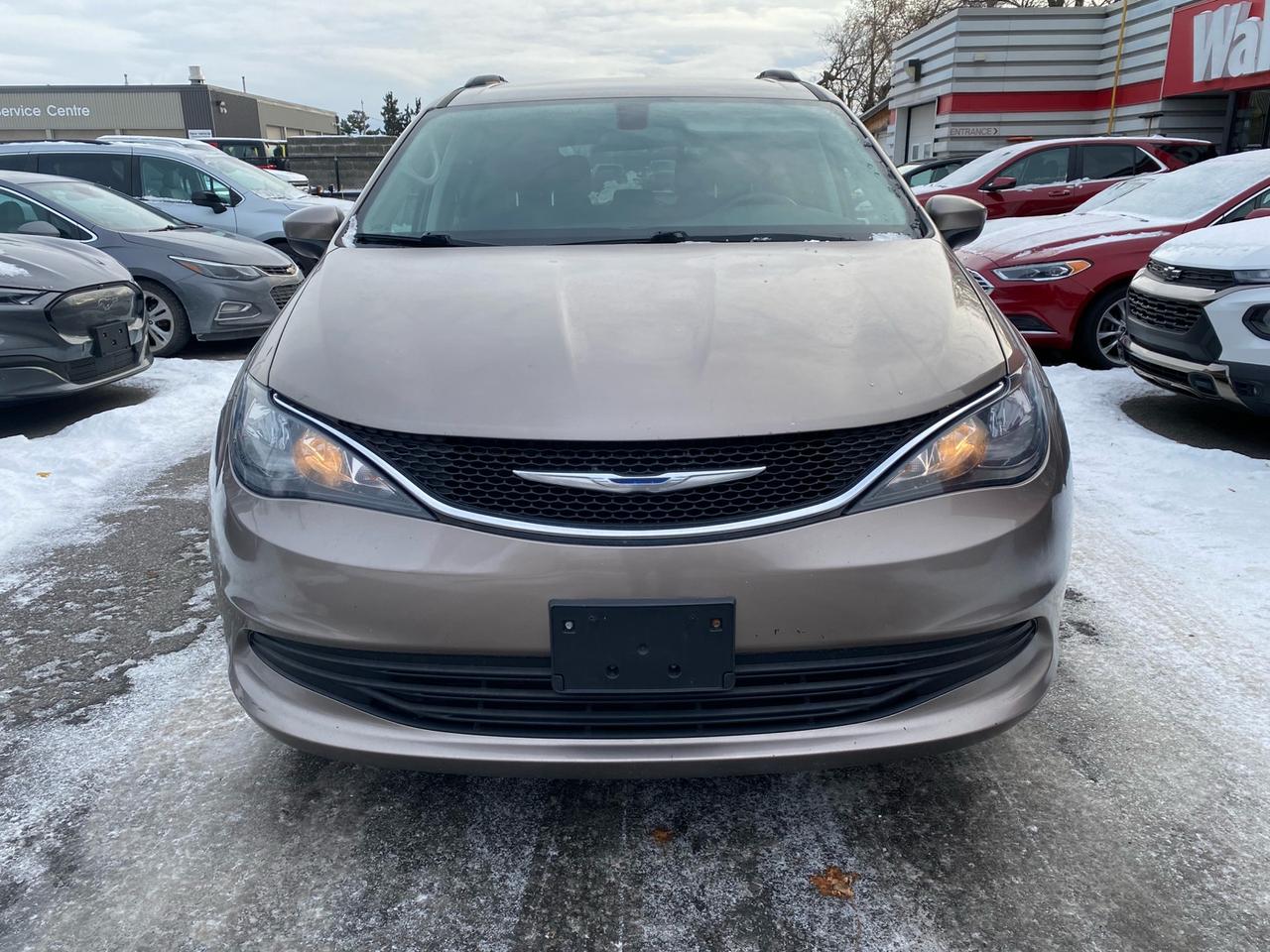 2018 Chrysler Pacifica Touring | Rear Seat Entertainment Center | Apple CarPlay | 8 Passenger Photo