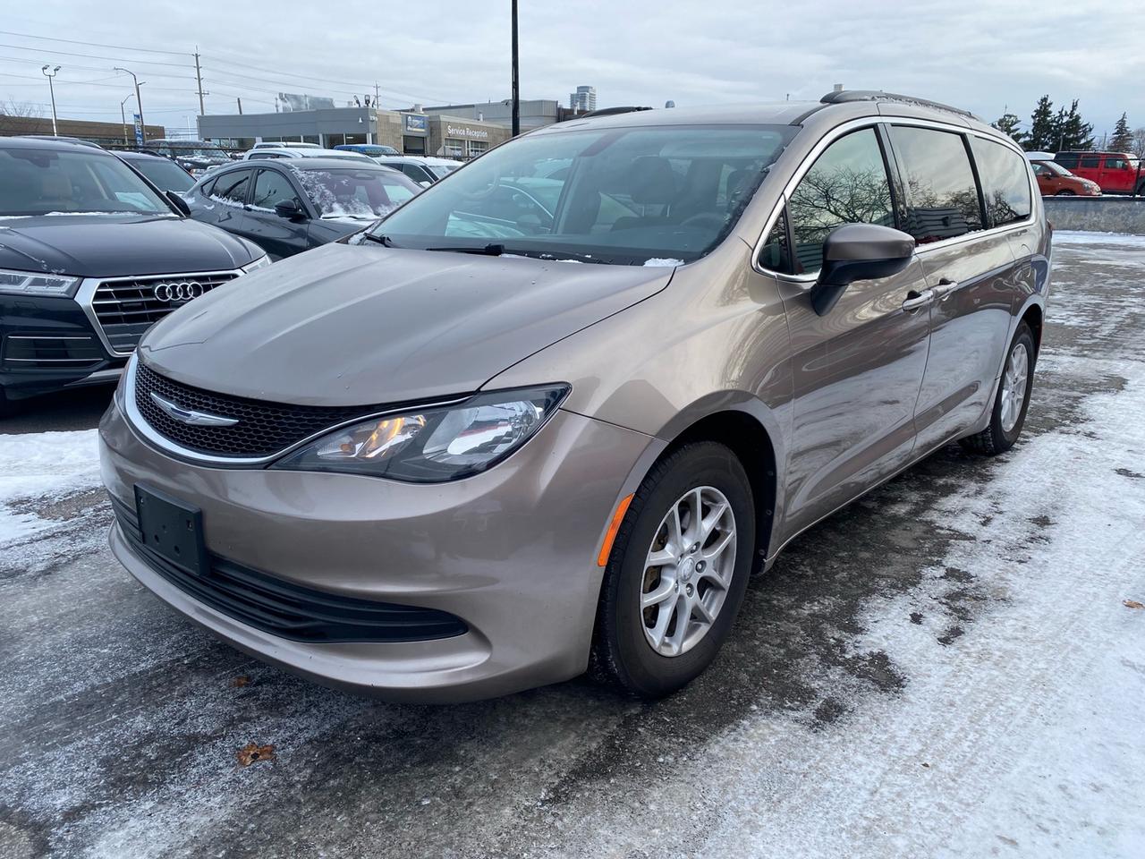 2018 Chrysler Pacifica Touring | Rear Seat Entertainment Center | Apple CarPlay | 8 Passenger Photo2