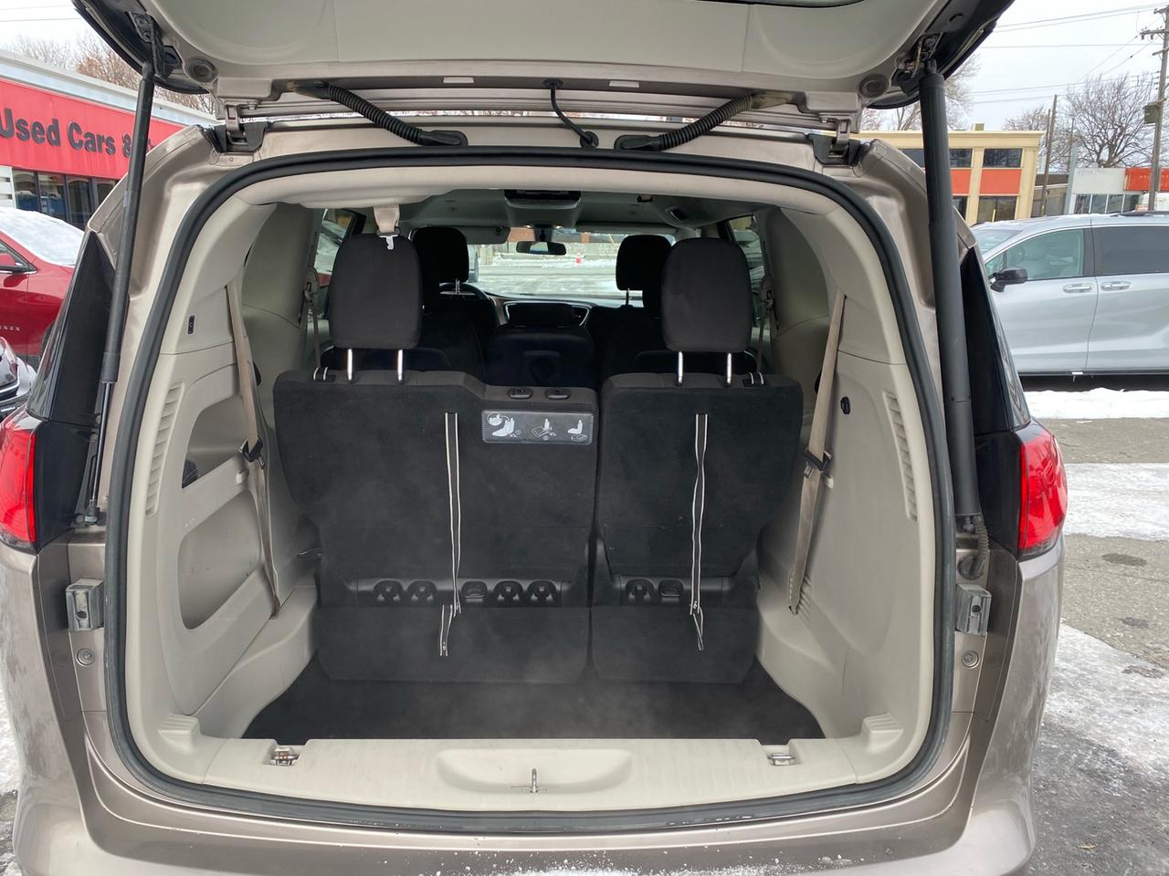 2018 Chrysler Pacifica Touring | Rear Seat Entertainment Center | Apple CarPlay | 8 Passenger Photo