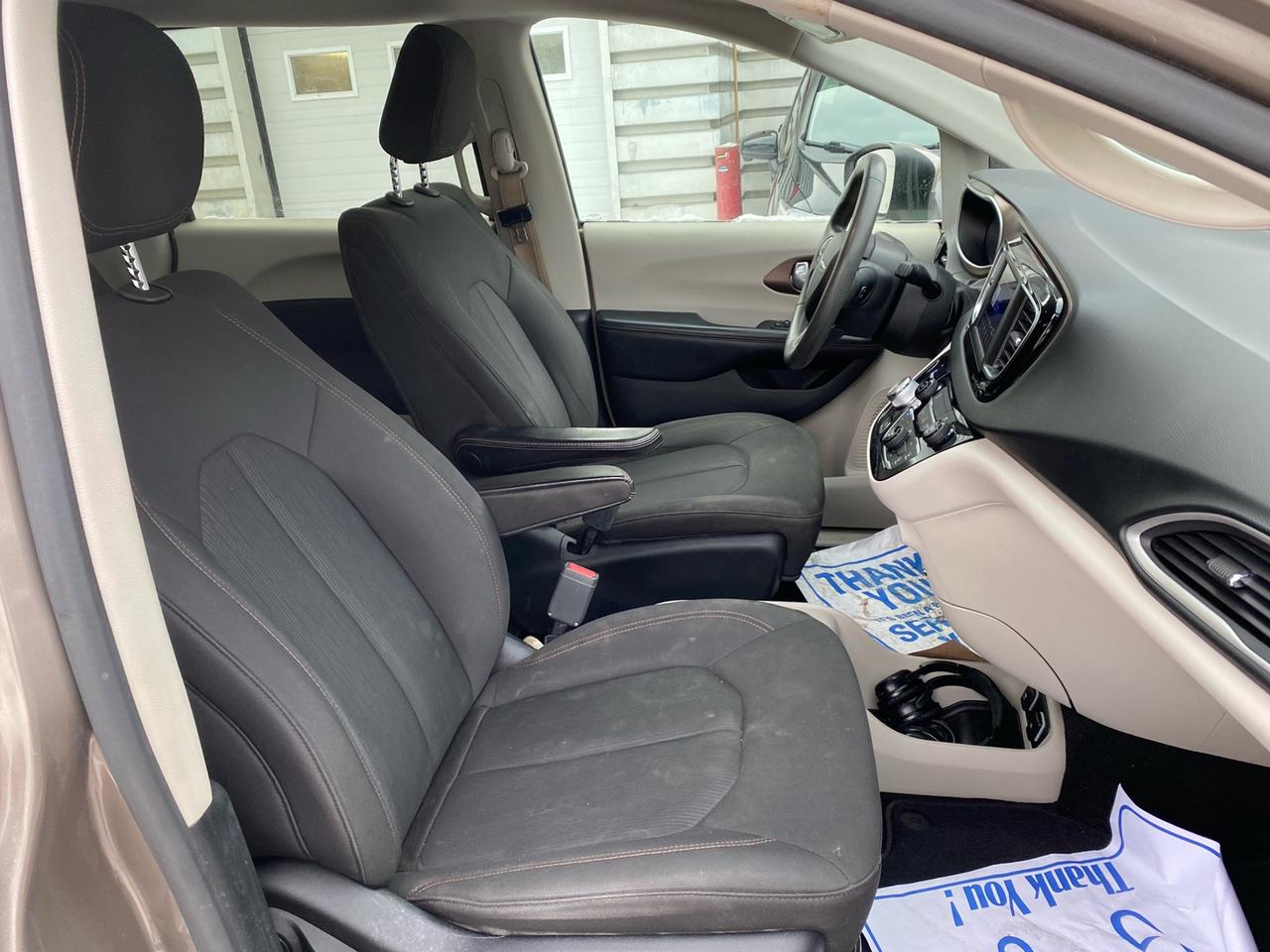 2018 Chrysler Pacifica Touring | Rear Seat Entertainment Center | Apple CarPlay | 8 Passenger Photo