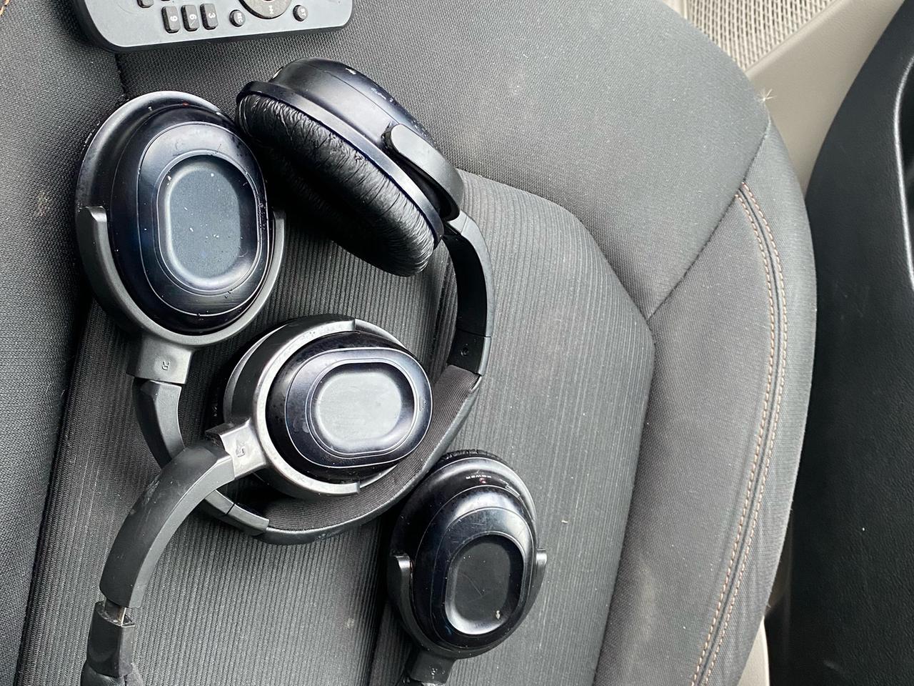 2018 Chrysler Pacifica Touring | Rear Seat Entertainment Center | Apple CarPlay | 8 Passenger Photo