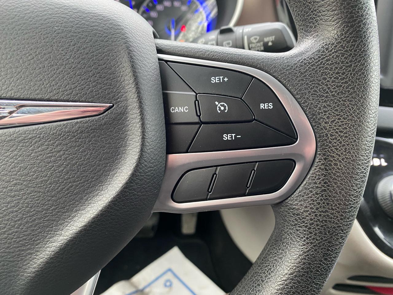 2018 Chrysler Pacifica Touring | Rear Seat Entertainment Center | Apple CarPlay | 8 Passenger Photo