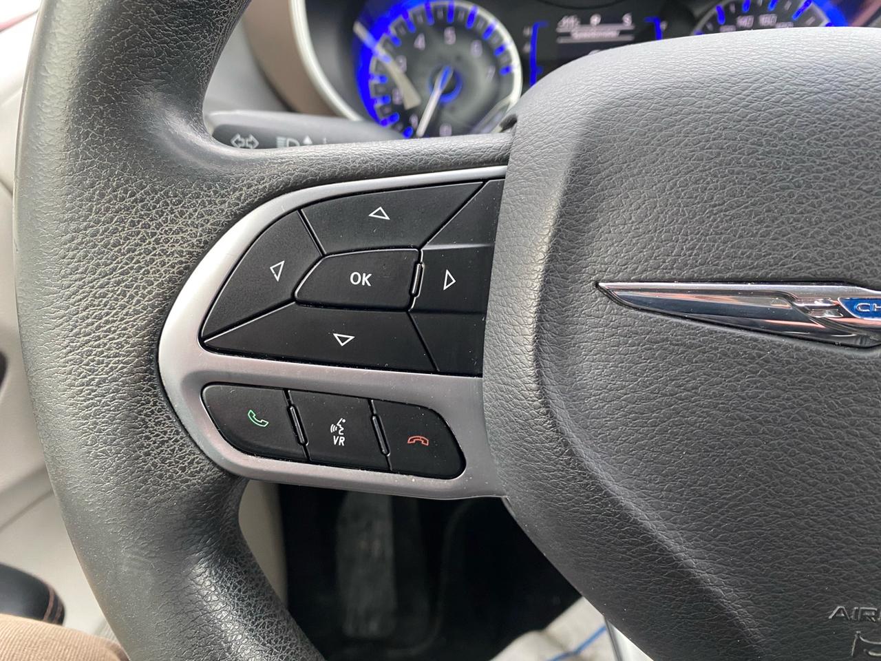 2018 Chrysler Pacifica Touring | Rear Seat Entertainment Center | Apple CarPlay | 8 Passenger Photo