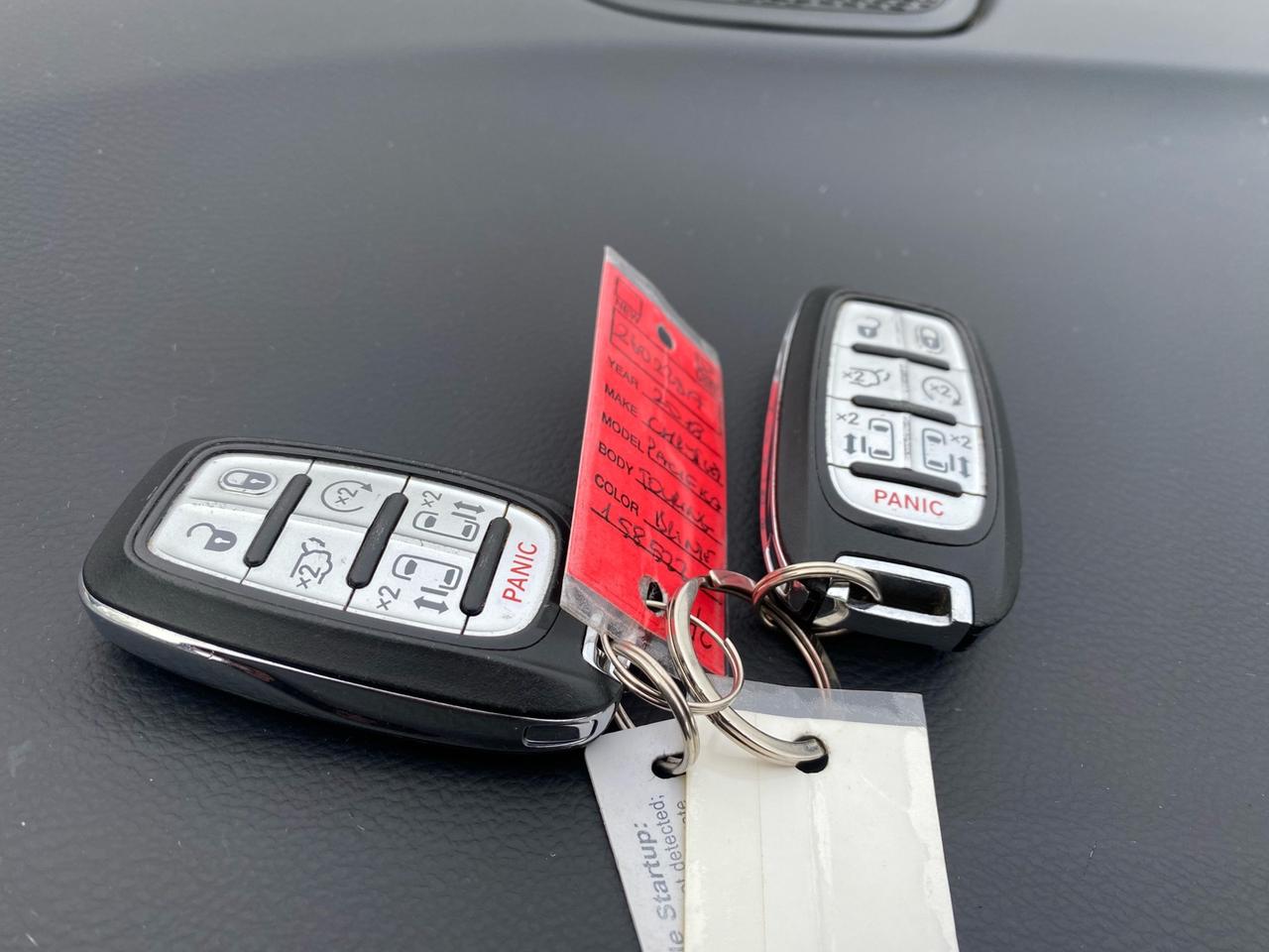 2018 Chrysler Pacifica Touring | Rear Seat Entertainment Center | Apple CarPlay | 8 Passenger Photo