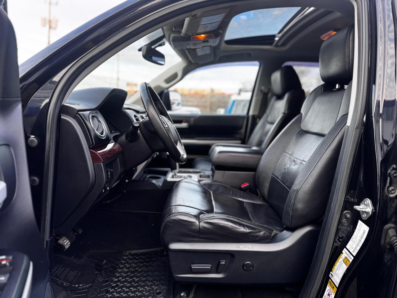 2015 Toyota Tundra LIMITED CREWMAX Photo