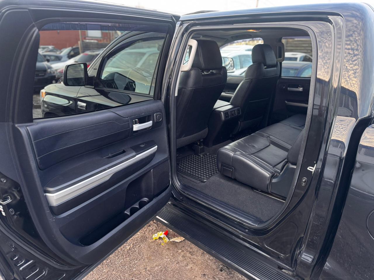 2015 Toyota Tundra LIMITED CREWMAX Photo