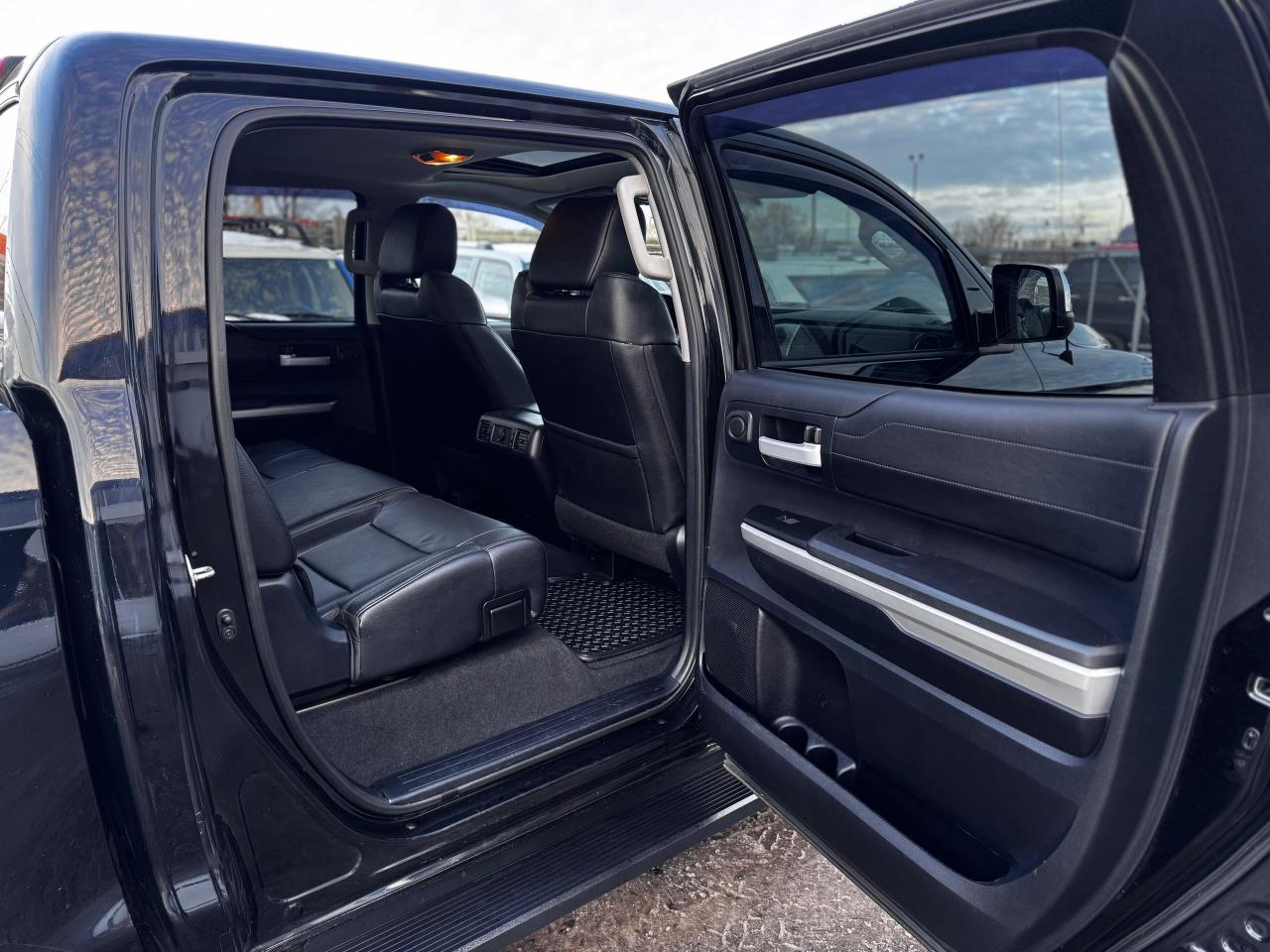 2015 Toyota Tundra LIMITED CREWMAX Photo