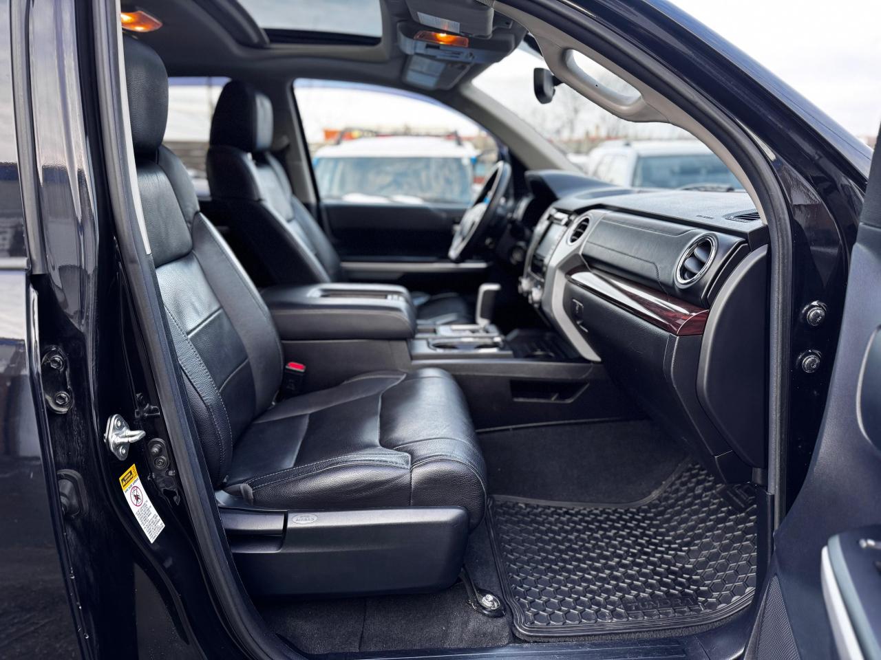 2015 Toyota Tundra LIMITED CREWMAX Photo