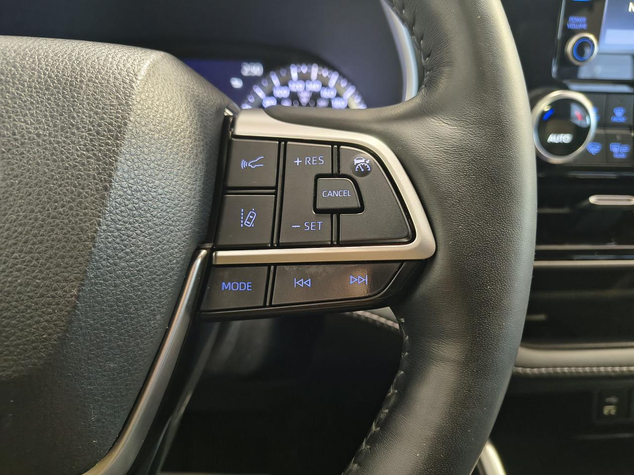 2022 Toyota Highlander XLE Photo0