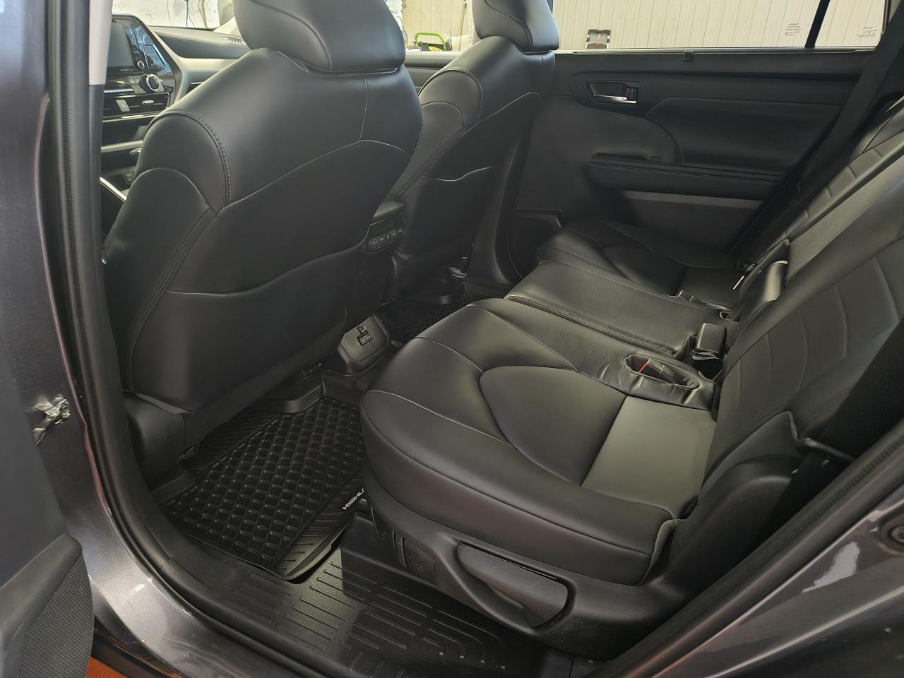 2022 Toyota Highlander XLE Photo0