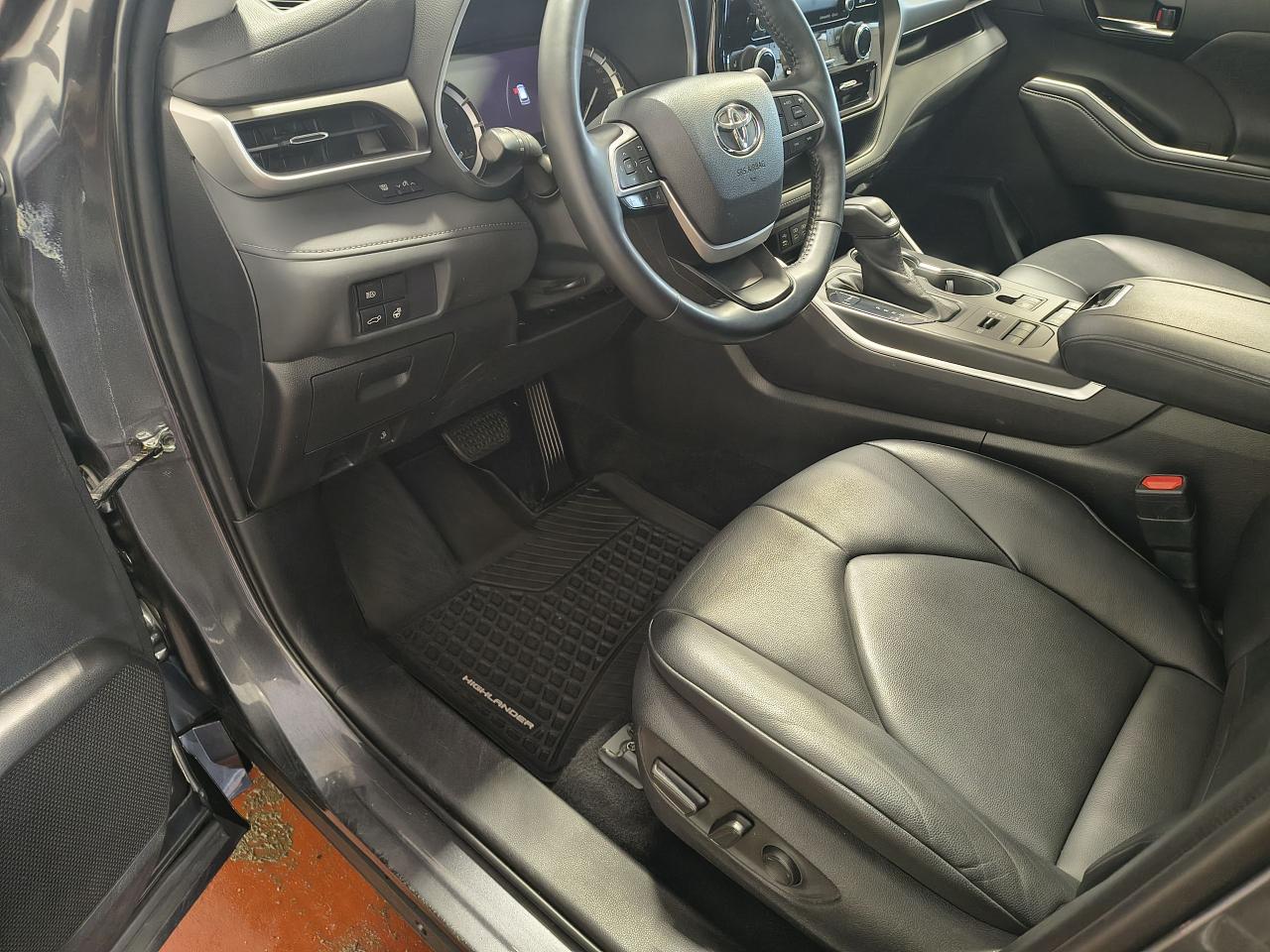 2022 Toyota Highlander XLE Photo0