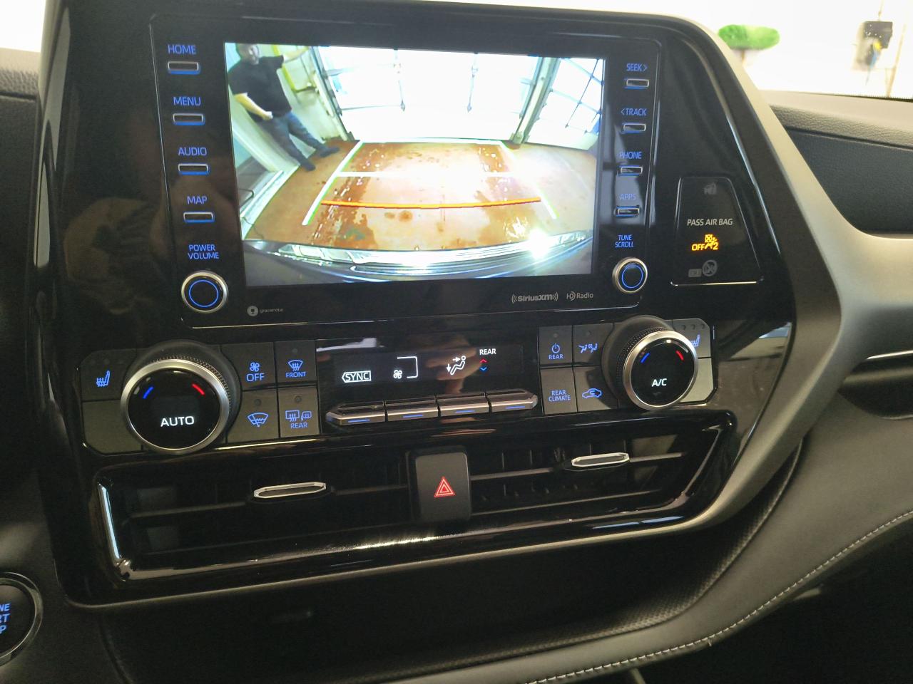 2022 Toyota Highlander XLE Photo0