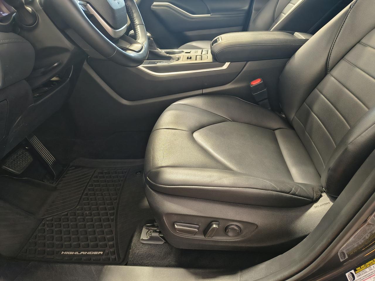 2022 Toyota Highlander XLE Photo0