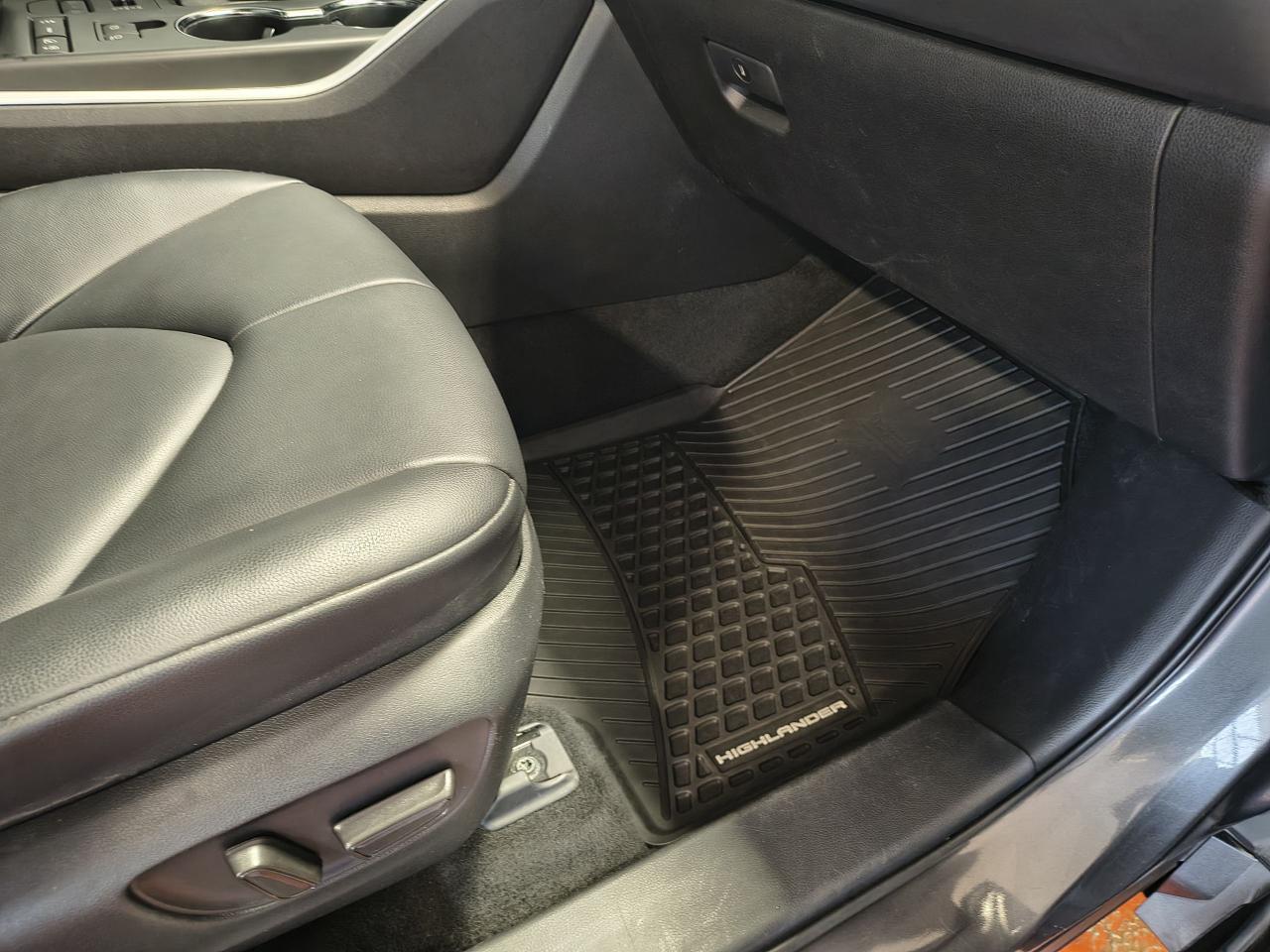 2022 Toyota Highlander XLE Photo0