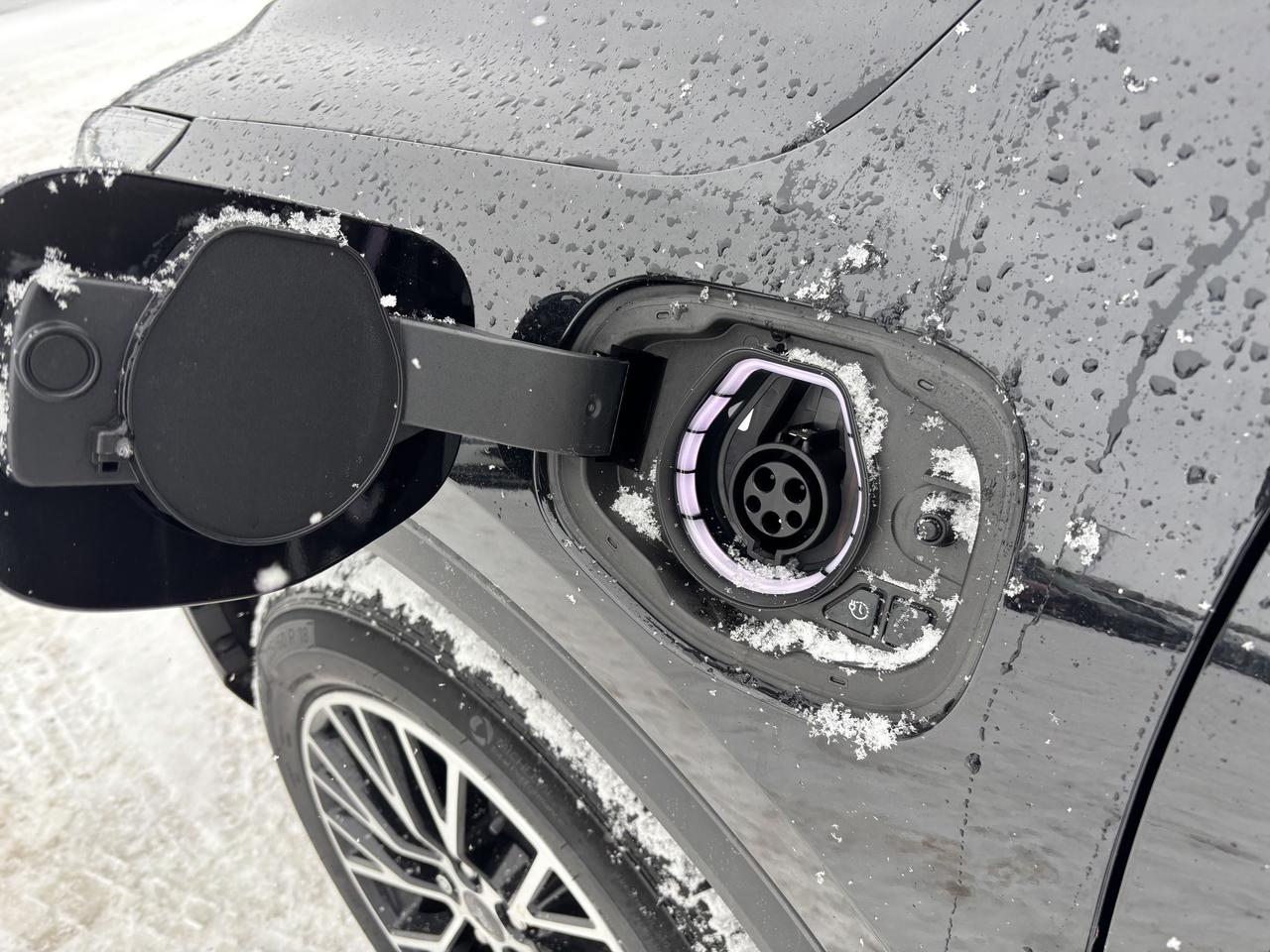 2026 Ford Escape PHEV FWD, ADAPTRIVE CRUISE, BLIND SPOT MONITOR Photo