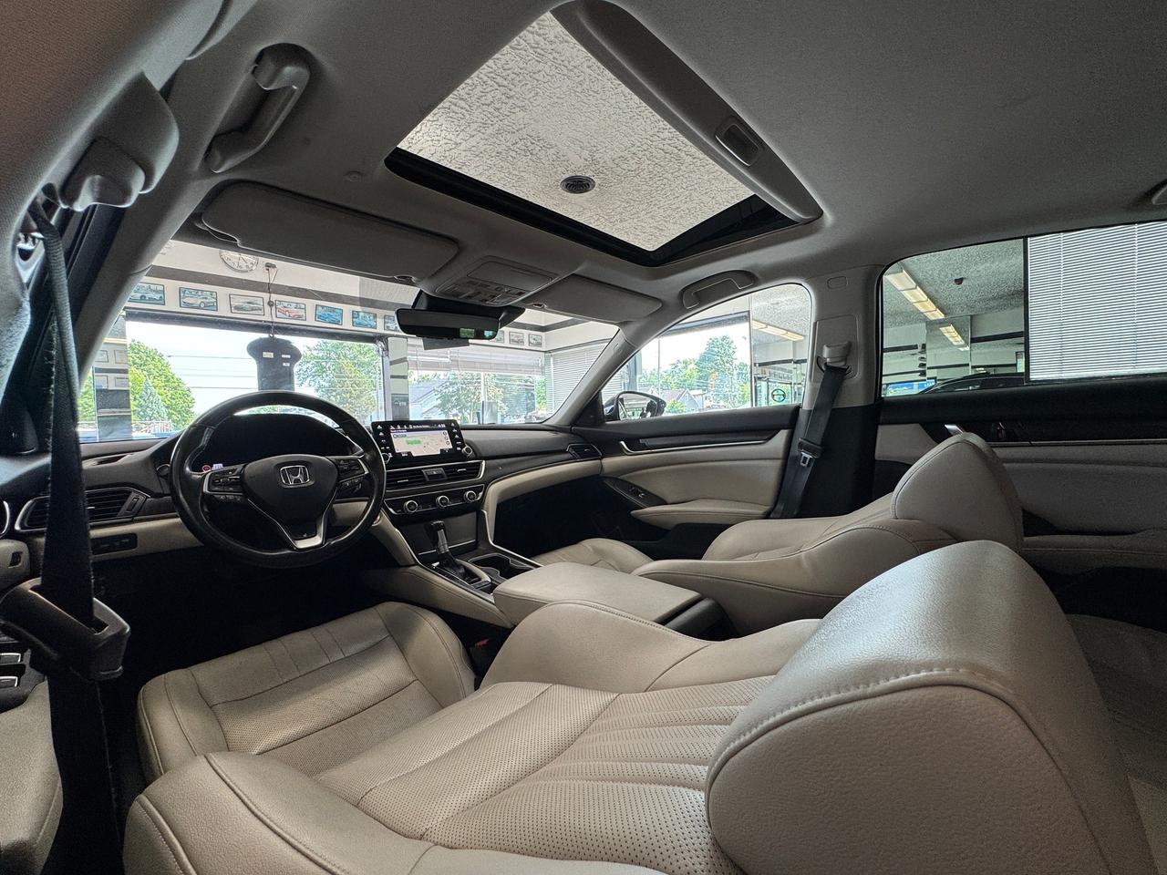 2018 Honda Accord Touring+Adaptive Cruise+Cooled Seats+CLEAN CARFAX Photo2