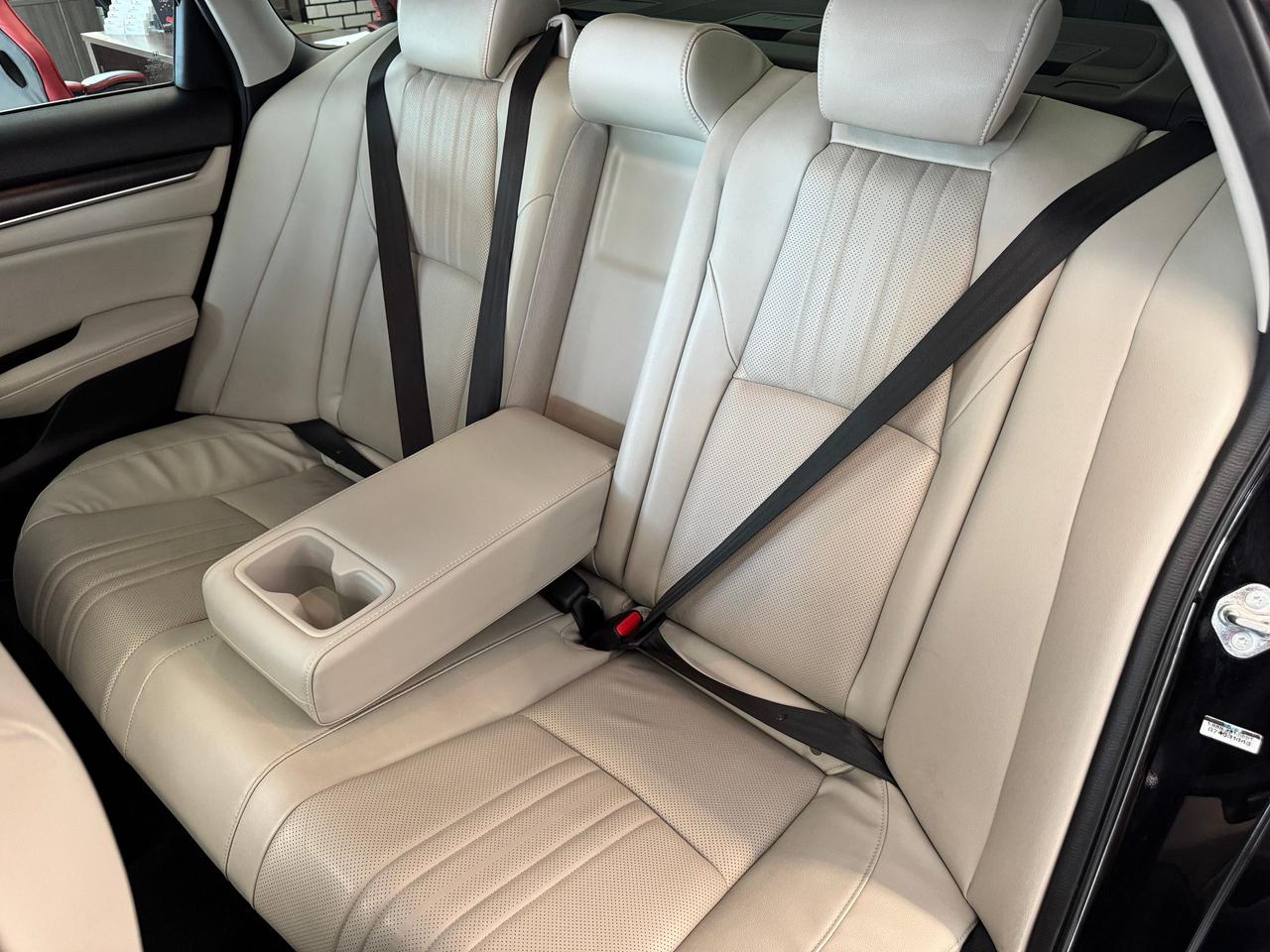 2018 Honda Accord Touring+Adaptive Cruise+Cooled Seats+CLEAN CARFAX Photo