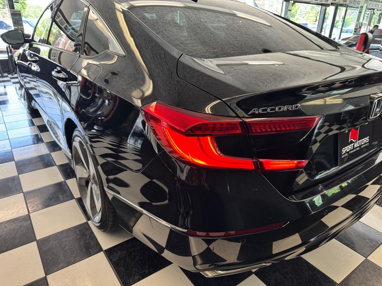 2018 Honda Accord Touring+Adaptive Cruise+Cooled Seats+CLEAN CARFAX Photo