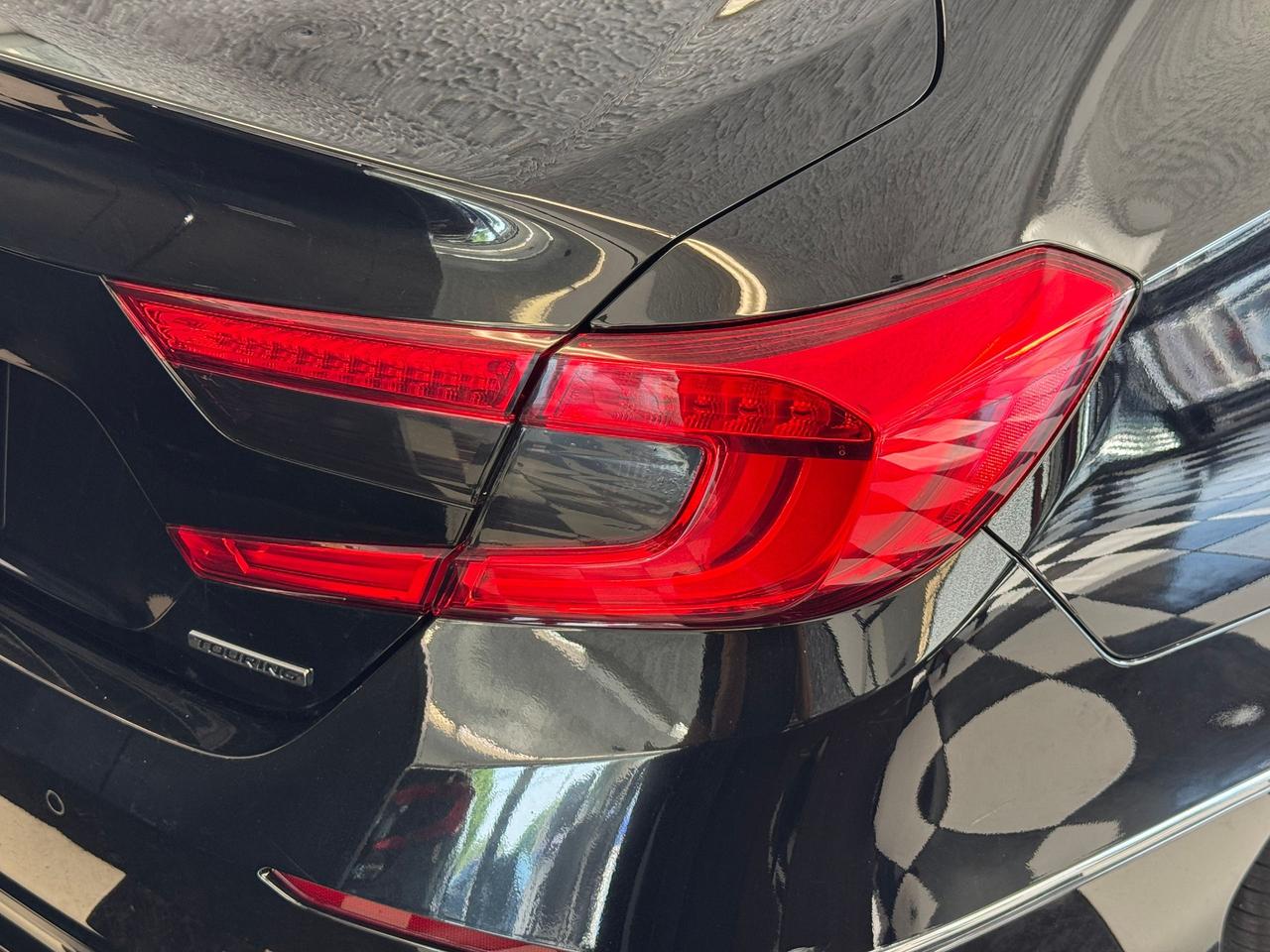 2018 Honda Accord Touring+Adaptive Cruise+Cooled Seats+CLEAN CARFAX Photo
