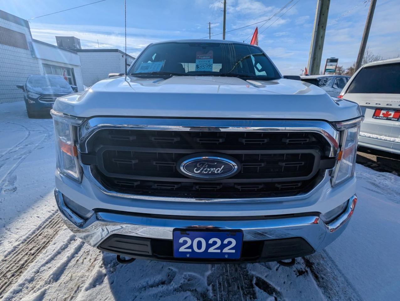 2022 Ford F-150 XLT WITH A HARD TONNEAU COVER!! Photo